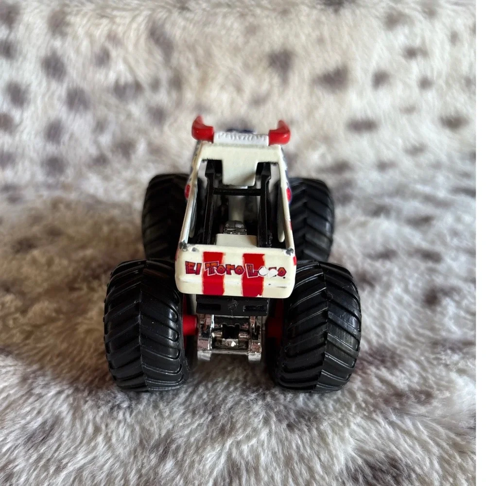 Hot Wheels Monster Jam El Toro Loco Stars and Stripes Monster Truck 1:64 Scale